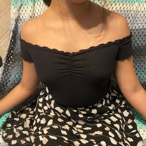 Hollister Off the Shoulder top - Picture 1 of 3